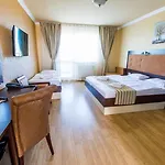 Sun Hotel Senec