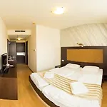 Sun Hotel Senec