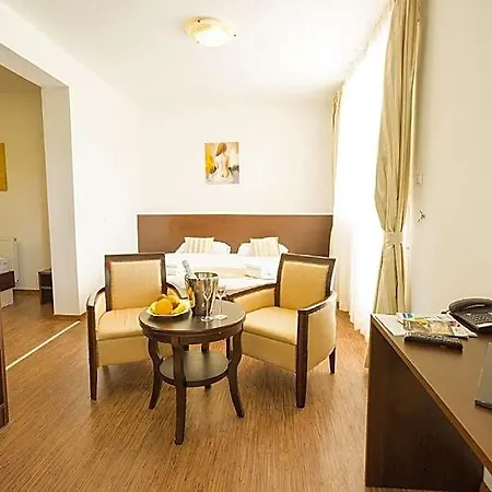 Sun 4* Senec