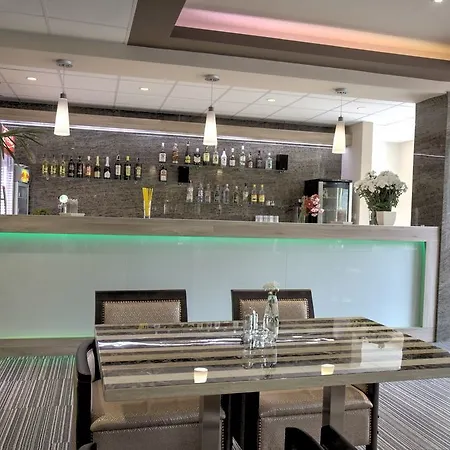 Sun Hotel Senec